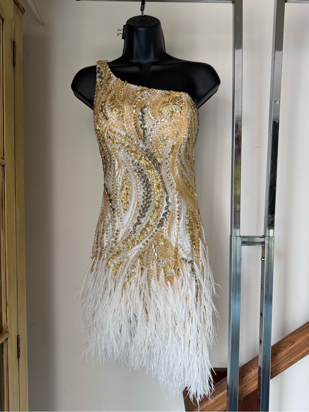 AVE PRESLEY 29119 IVORY GOLD SIZE 00 0 2 4 6 8 10 14 BEADED FEATHER FORMAL GOWN